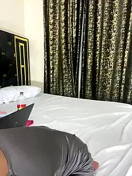 HoneyMizt from StripChat is Freechat