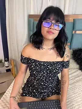 honeyy_mia from StripChat is Freechat