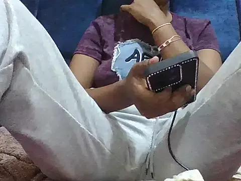 Honeyygyal from StripChat is Freechat