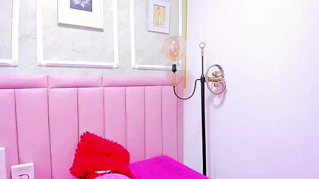 HoollyHendrix from StripChat is Freechat