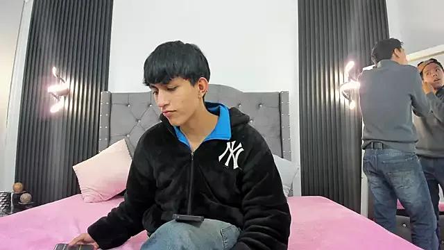 hoot_booys_ from StripChat