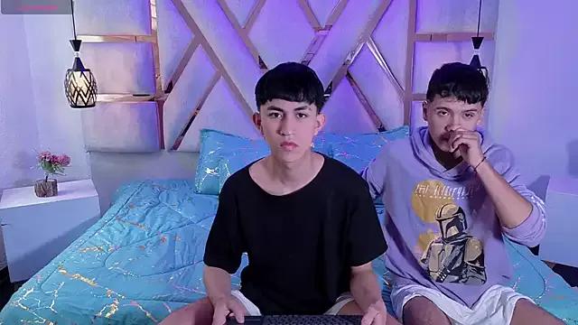 hoot_boyss from StripChat