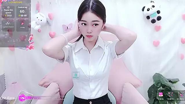 Hot-Kiki from StripChat is Freechat