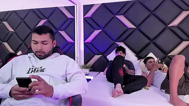 Hot_Threesomee webcams show profile image 