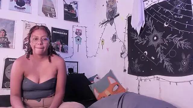 hothoneychile from StripChat is Freechat
