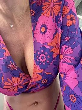 Photos of Hotnessi from StripChat is Freechat