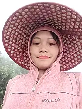 huhu-sexxy from StripChat is Freechat