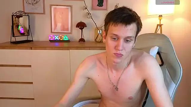 hun1er_steele from StripChat is Freechat