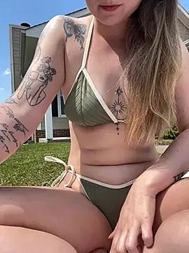 hurricanehayley777 from StripChat