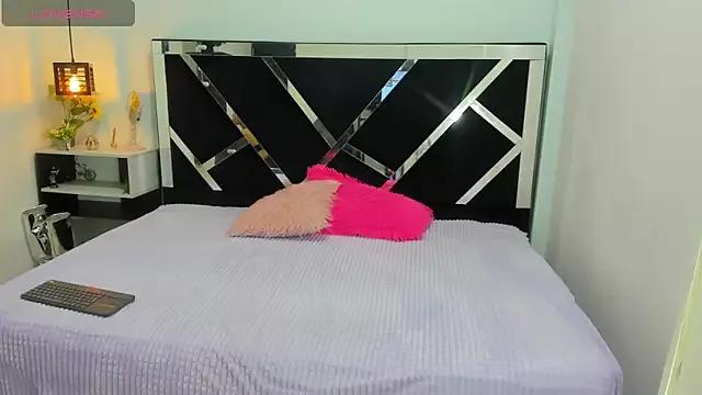 iisabella_noa from StripChat is Freechat