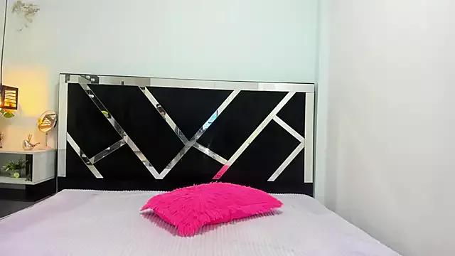 iisabella_noa from StripChat is Freechat