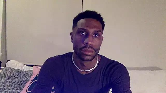 ilovemyleshigh from StripChat is Freechat