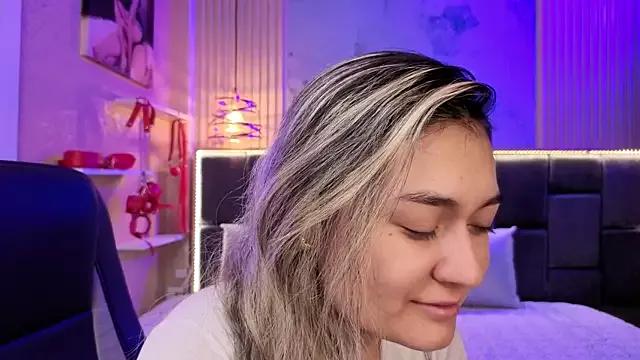 Im-Lola from StripChat is Freechat