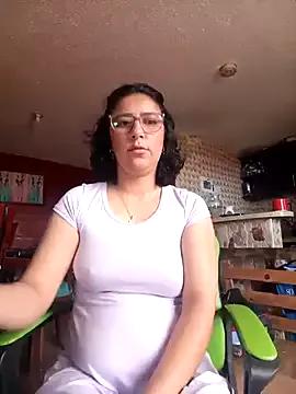 Im_Alma_ webcams show profile image 