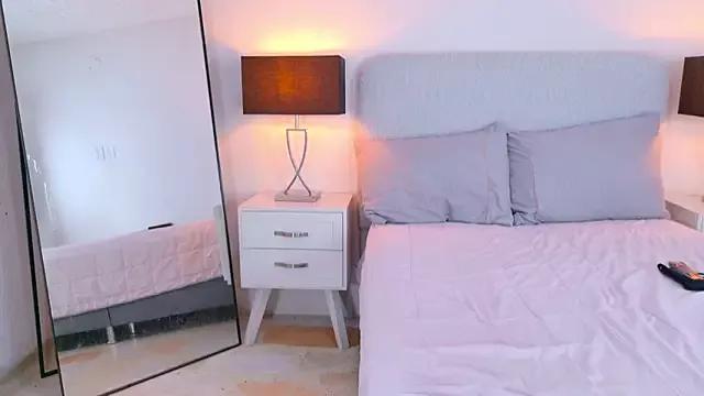 Im_nova_w webcams show profile image 