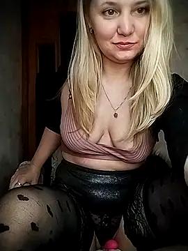 Photos of ImyoursLilu32 from StripChat is Freechat