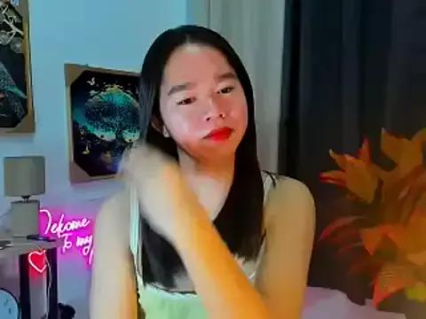 imyourtinybuuny from StripChat is Freechat