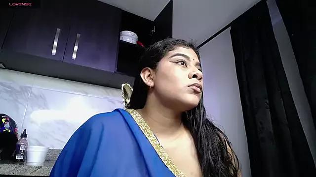 iniyalaboni from StripChat
