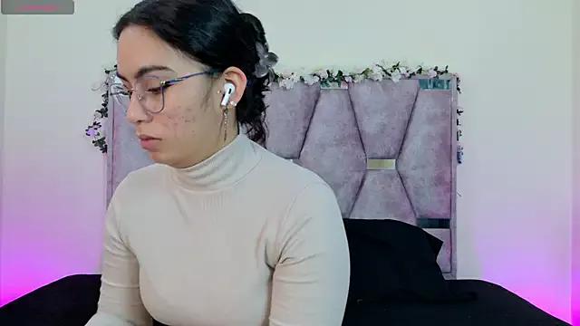 Iris_mandarinne from StripChat is Freechat