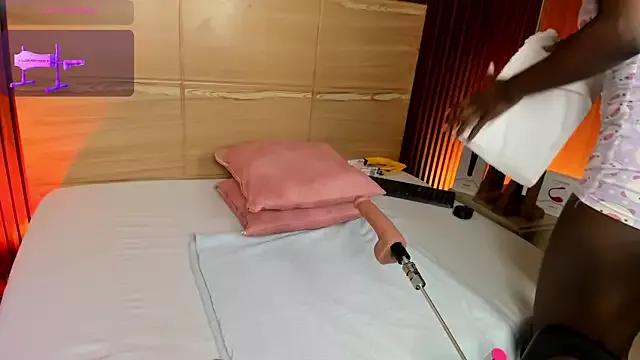 iris_violeta from StripChat