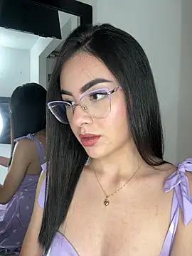 IrisBrowm from StripChat