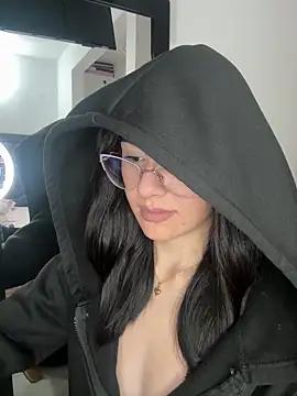 IrisBrowm from StripChat
