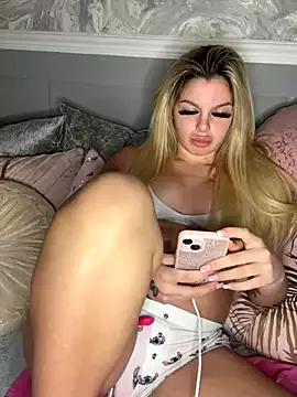 Irish_BarbieMilfx from StripChat is Freechat