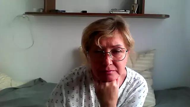 Photos of IrynaMolbertx from StripChat is Freechat