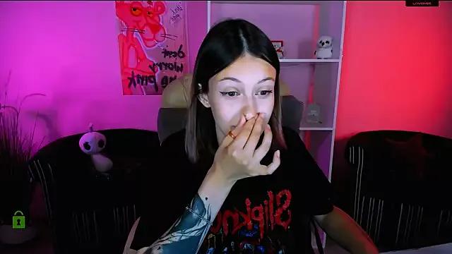 isa_luxury from StripChat is Freechat