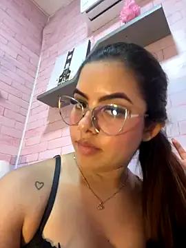 Isa_preasley from StripChat is Freechat