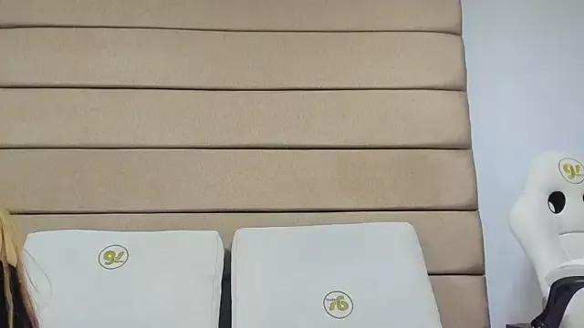 isaa_stone from StripChat