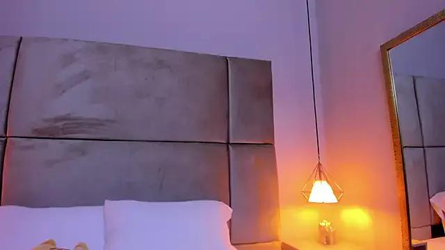 isabel_sofiaa from StripChat is Freechat