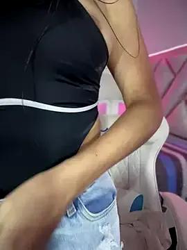 isabela_l from StripChat is Freechat