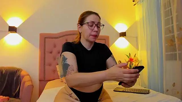 IsisDuzan from StripChat