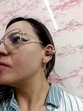 IsisSlave from StripChat is Freechat
