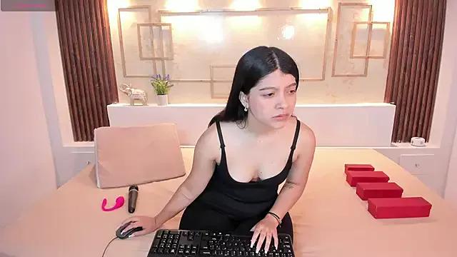 IslaBlaze from StripChat is Freechat