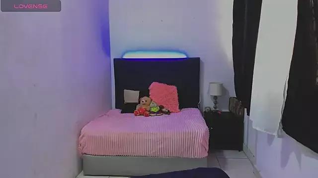 issa_kitty from StripChat