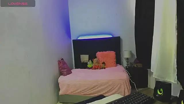 issa_kitty from StripChat
