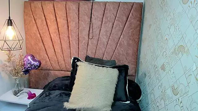 Issa_Milf__ from StripChat