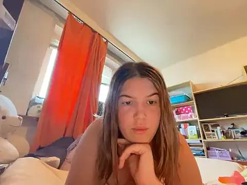 IssadoraaPink from StripChat