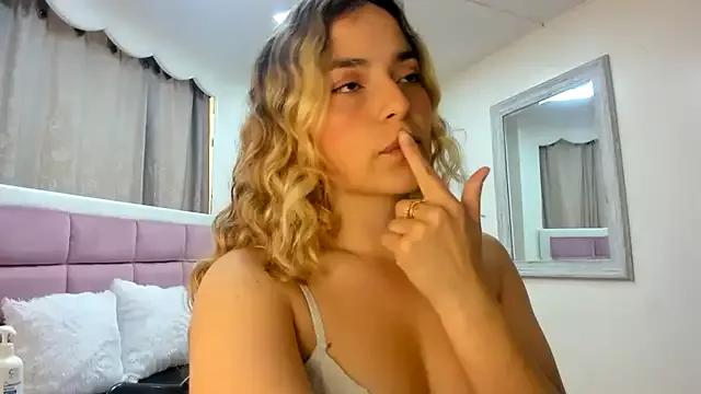 IssadoraJames from StripChat