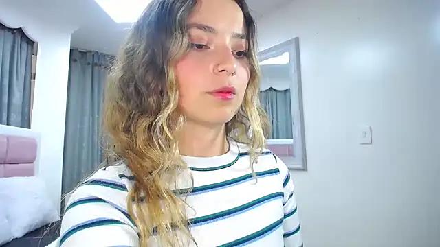 IssadoraJames from StripChat
