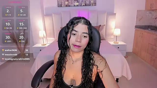 issi_loren from StripChat