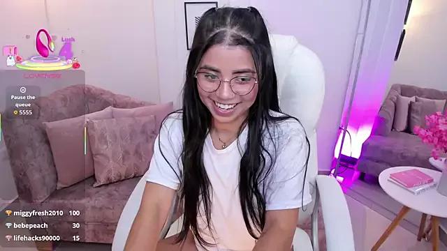 Issi_loren webcams show profile image 
