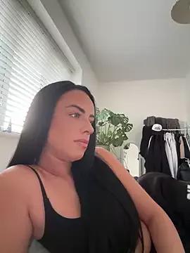 IssyMia from StripChat