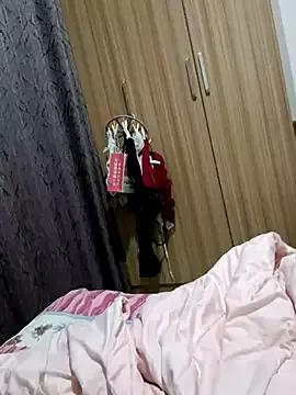 iu_uzZ from StripChat