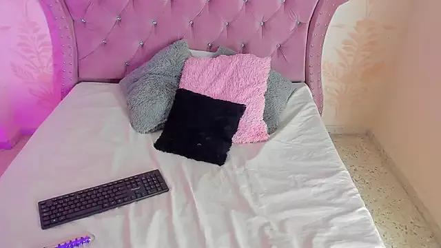 IvyEvans from StripChat is Freechat