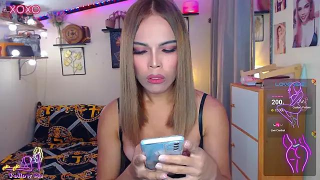 izabella_moore from StripChat is Freechat