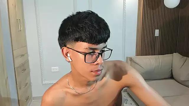 jakelux_long from StripChat is Freechat