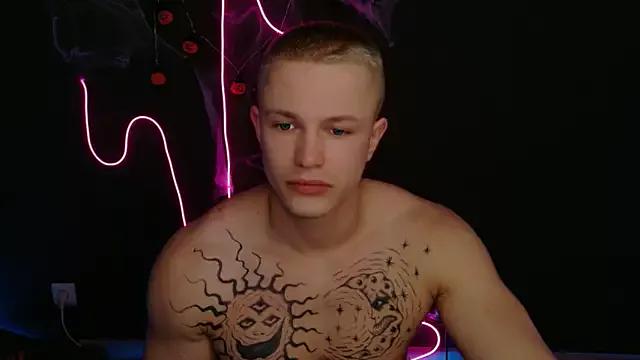 James__Noah from StripChat is Freechat